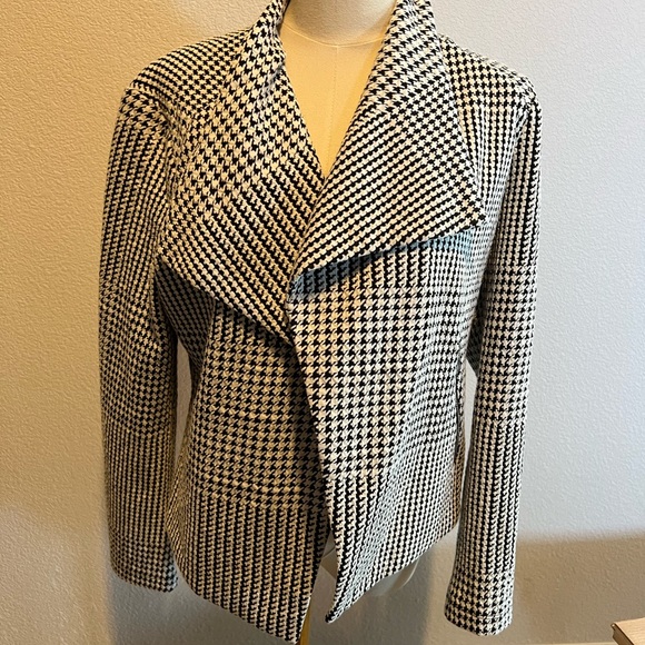 Calvin Klein Jackets & Blazers - Calvin Klein Women’s Large black and white jacket